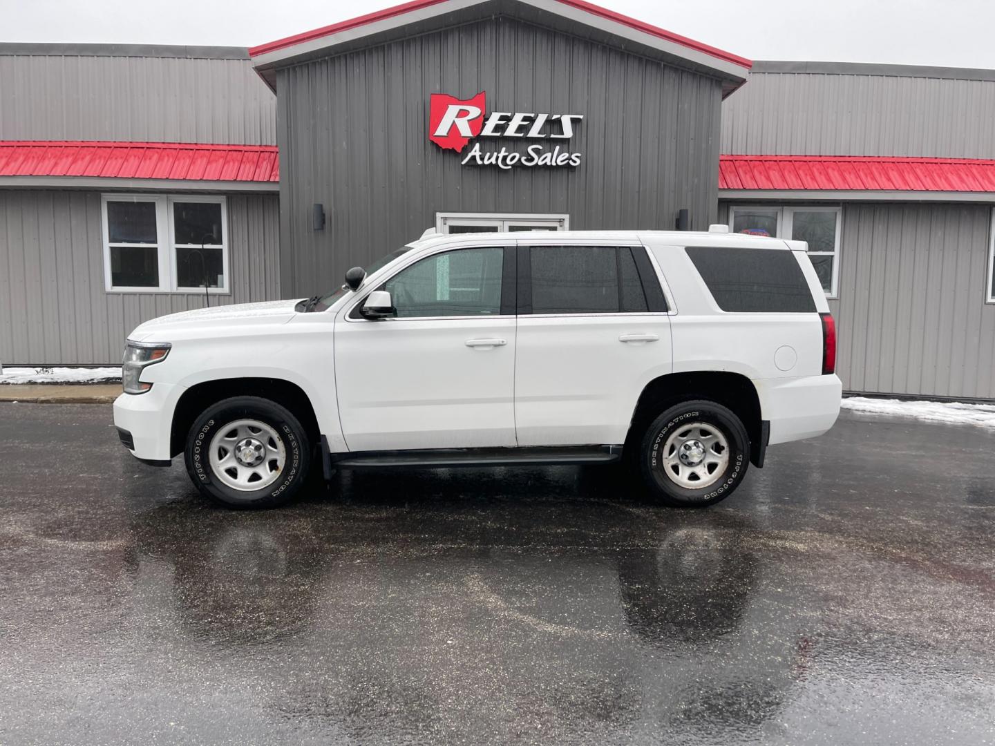 2016 White /Black Chevrolet Tahoe SSV 4WD (1GNSKFEC1GR) with an 5.3L V8 OHV 16V FFV engine, 6A transmission, located at 11115 Chardon Rd. , Chardon, OH, 44024, (440) 214-9705, 41.580246, -81.241943 - This 2016 Chevrolet Tahoe Special Service Vehicle (SSV) with 4WD is a robust and capable law enforcement vehicle featuring a 5.3-liter V8 engine paired with a 6-speed automatic transmission. It offers a two-speed transfer case to aid in both on-road performance and off-road capability. Its 3.08 axle - Photo#13